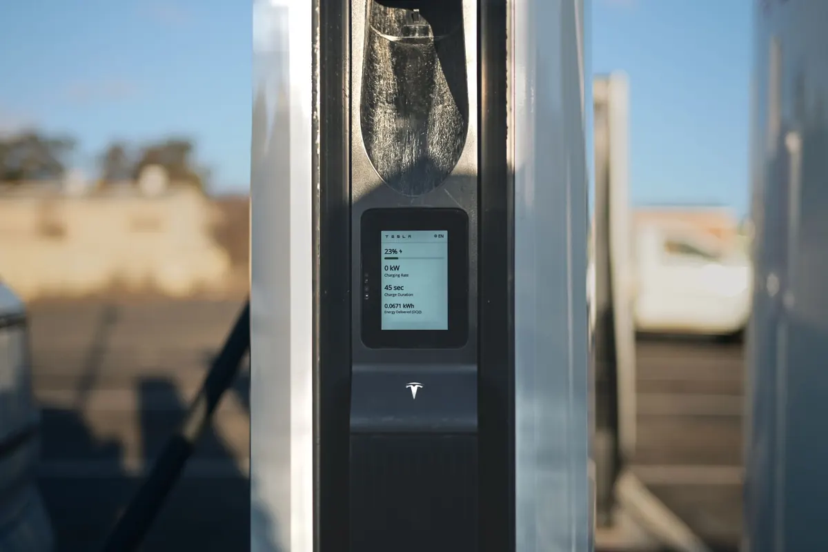 Diesel vs Electric Semi-Trucks: A Realistic Comparison for Small Fleets